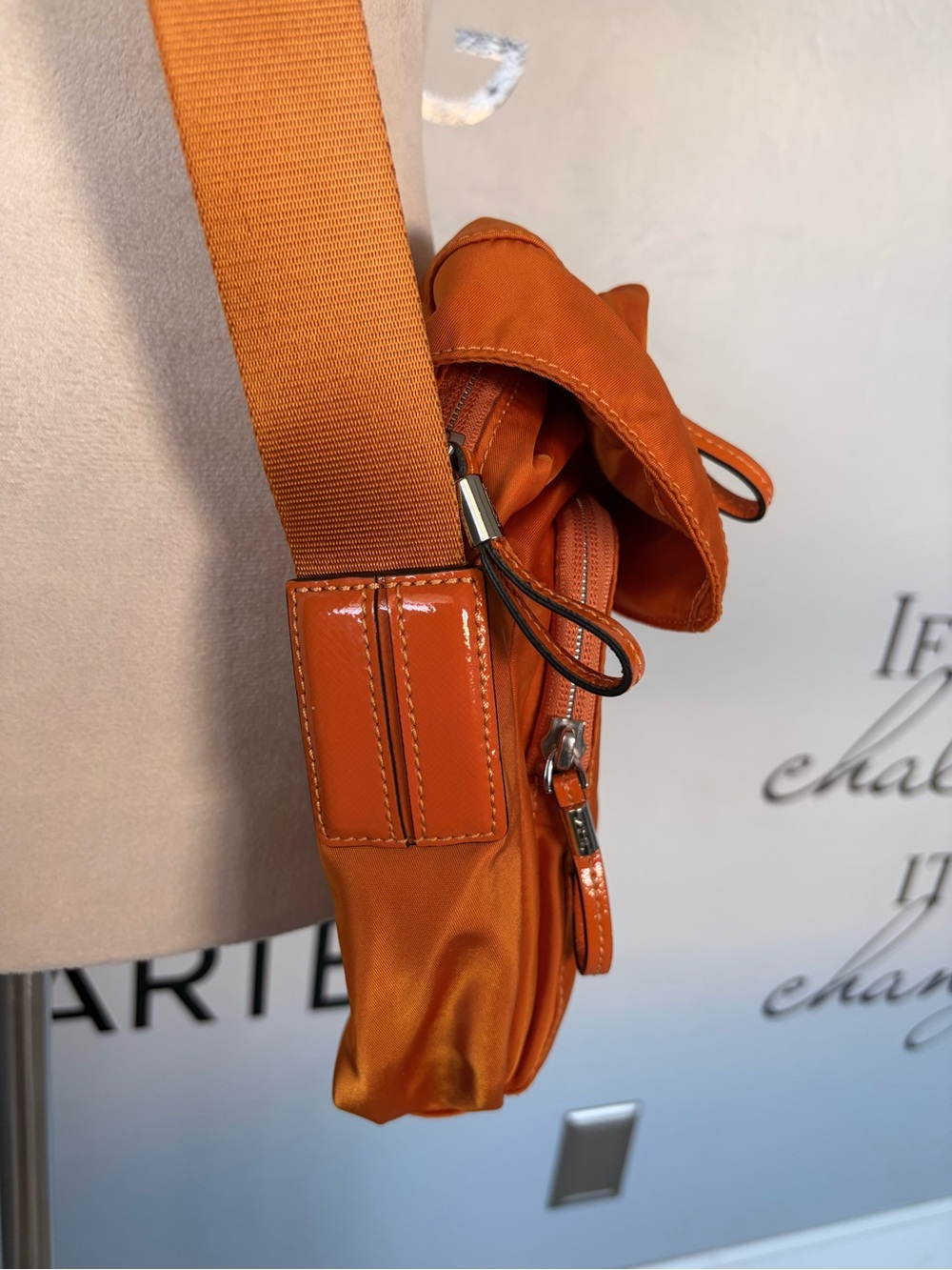 EUC Tumi Voyageur Lugano Messenger Bag Tangerine - Picture 5 of 14